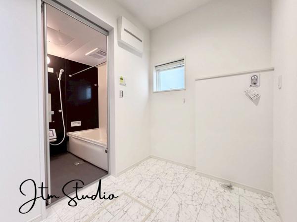 ���ʑ�E���ʏ� �E�ߎ��Ɛ��ʃR�[�i�[�𕪗��I�������ł����ʑ䂪�g����̂ŁA���̖Z�������Ԃł��g�x�x�������X���[�Y�ł���
��Ƃ�̍L���̒E�ߎ��́A���[�X�y�[�X���m�ۂł��Ďg���������