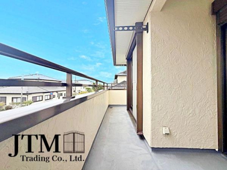 �o���R�j�[ �u�₩�ȕ����S�n�悭����������A�J���I�ȃo���R�j�[�B���̓R�[�q�[��Ў�ɐ[�ċz�A��͐���𒭂߂Ȃ���ق��ƈꑧ�B���X�̕�炵�ɂ�����Ƃ������ʊ����v���X���Ă����A����ȋ�Ԃ������ɂ͂���܂��B