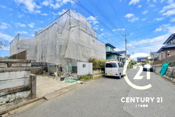 ���n�O�ώʐ^ �y�������܃��t�H�[�����I�z
�������t�H�[�����ɂ��A�����������������K�ɁB�V�z�̂悤�Ȑ����������ԂŁA�V���Ȑ������C�����悭�}�����܂��B���֐��̍������n�����͂ł��B