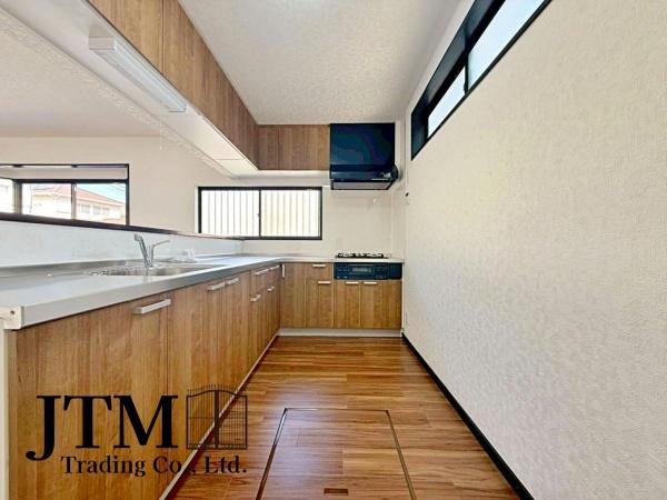 �L�b�`�� ���������薾�邳�ƒʕ��ǂ����ŉ��K�ɂ���������[���L�x�ŁA�ׁX�����������₩���΂钲�������X�b�L���Еt���L�b�`�������ł������ɕۂĂ܂���