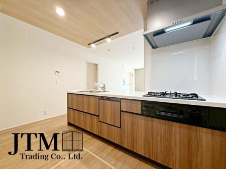 �L�b�`�� �������Ƒ��ƈꏏ�ɉ߂�����̂��ΖʃL�b�`���̖��́I�����̏o������b���Ȃ���ꏏ�ɂ��������y���ގ��Ԃ́A���R�ƏΊ炪���A�Ƒ����J��[�߂��؂ȂЂƂƂ��B�����̂������^�C������炵��L���ɍʂ�܂���