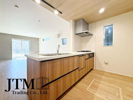 �L�b�`�� �ΖʃL�b�`���ł́A���q�l���V�Ԏp�������Ȃ��炨�������\�ł��I�ڂƖڂ������A���q�l�����S���ă��r���O�ŗV�񂾂�A�h��₨�׋���������ł��܂��ˁ􂲉Ƒ��l�^�C�������y���݂܂��傤��