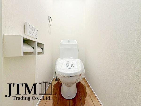 �g�C�� �������������͋C�̃g�C���́A�ق��ƈꑧ����ꏊ�ɁB�ӊO�Əd�v�ȁg���S�n�̗ǂ��h���������芴������݌v�ł���������Ƃ����C�z�肪�A��炵�̎��������ƍ��߂Ă���܂��B����̖Z������Y��āA�ЂƑ����B