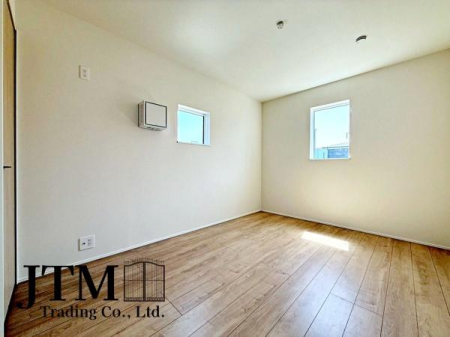 �q������ ���q�l�̐����Ƌ��Ɂu�Z�܂����v���ω����Ă����܂��B�����ɂ͎��[���������A���R�x�̍����Ƌ�̔z�u�������V���v���ȋ�Ԃł���