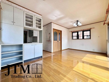 ���r���O �Z�������ł��A��������Ƒ��������ĐH�������Ē������Ƃ肠��傫���̃_�C�j���O�X�y�[�X�I�Ƒ��݂�ȂŃe�[�u�����͂ޑf�G�Ȏ��Ԃ��y����ŉ�������