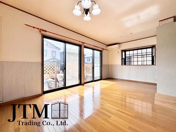 ���r���O �_�C�j���O�e�[�u���E�\�t�@�[�Z�b�g�E�s�u�{�[�h������Ƃ�������Ĕz�u�ł���L���ł��B�Ƌ�̃��C�A�E�g���V�����X�^�[�g�̊y���݂̈�ł��ˁ�