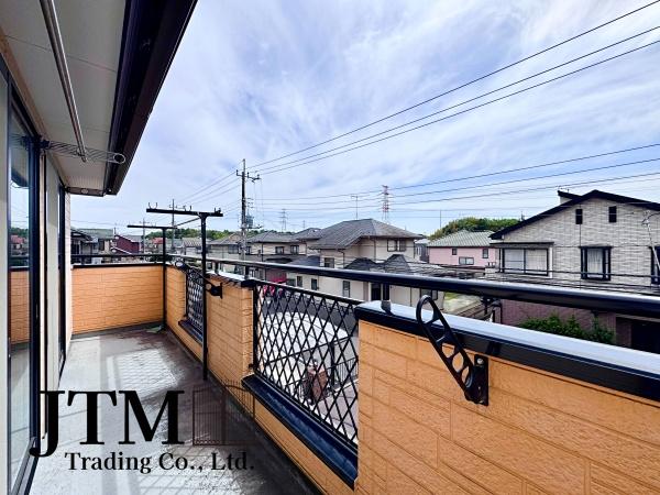 �o���R�j�[ �u�₩�ȕ����S�n�悭����������A�J���I�ȃo���R�j�[�B���̓R�[�q�[��Ў�ɐ[�ċz�A��͐���𒭂߂Ȃ���ق��ƈꑧ�B���X�̕�炵�ɂ�����Ƃ������ʊ����v���X���Ă����A����ȋ�Ԃ������ɂ͂���܂��B