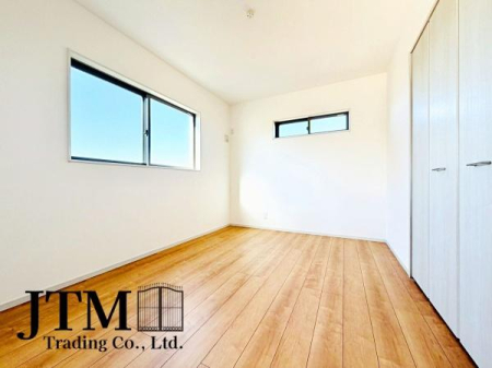 �q������ ���q�l�̐����Ƌ��Ɂu�Z�܂����v���ω����Ă����܂��B�����ɂ͎��[���������A���R�x�̍����Ƌ�̔z�u�������V���v���ȋ�Ԃł���