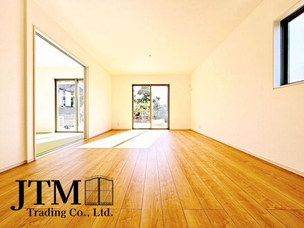 ���r���O �z������̗ǂ����r���O�́A���邭���������ɕ�܂ꂽ���S�n�̂�����Ԃł��B���R�Ȍ����������݁A�Ƒ��݂�Ȃ������b�N�X���ĉ߂�����ꏊ�ɂȂ�܂��B