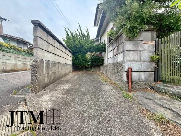 ���ԏ� ���ӊ����ꏏ�ɂ��ē��������܂���
�ʐ^�Ō���̂Ǝ��ی���̂Ƃł͕��͋C���ς��܂���
���C�y�ɂ��A������������