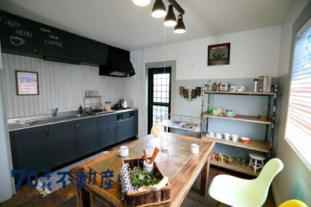 ���̑� �y���m�x�[�V�����{�H��z
���Ђ�70�N��s���Y�̉����X�ł��B���m�x�[�V�����̃m�E�n�E���������A�f�ފ���f�U�C���ɂ���������Z�܂��Â��������Ă��܂��B
�i���m�x�[�V�����ɂ͕ʓr��p���������܂�)