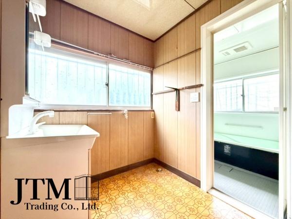 ���ʑ�E���ʏ� �V���v���ȋ��t�����ʑ�́A�g���₷�����d���I���[���\���Ɋm�ۂ���Ă���A���ʎ���̏����≻�ϕi�𐮗����₷���A�����̐g�x�x���X���[�Y�ɍs���܂���V���v���Ȃ�������K�Ȏg���S�n�����͂̐��ʑ�ł���