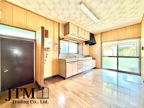 ���r���O �z������̗ǂ����r���O�́A���邭���������ɕ�܂ꂽ���S�n�̂�����Ԃł��B���R�Ȍ����������݁A�Ƒ��݂�Ȃ������b�N�X���ĉ߂�����ꏊ�ɂȂ�܂��B