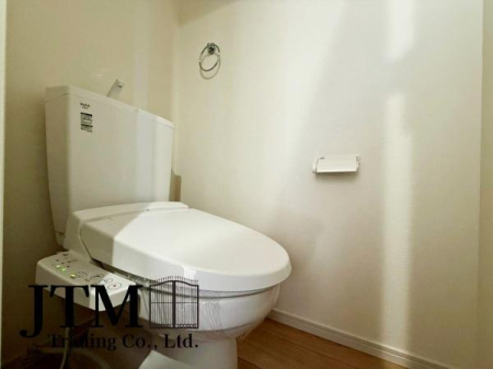 �g�C�� ���邢�g�C���́A���ꂾ���ŋC�����p�b�Ɩ��邭�Ȃ�܂������ꂽ�X�y�[�X�ł��A������������邾���ň��������Ȃ��Ȃ�A�S�n�悭�߂������ԂɁB
