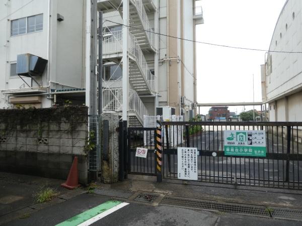 ���ӊ� �y���w�Z�z���ˎs�������䏬�w�Z�F900m