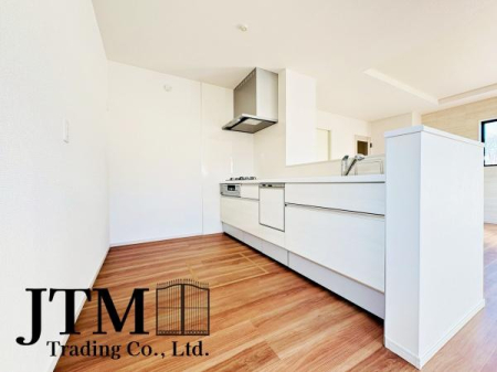 �L�b�`�� �ΖʃL�b�`���ł́A���q�l���V�Ԏp�������Ȃ��炨�������\�ł��I�ڂƖڂ������A���q�l�����S���ă��r���O�ŗV�񂾂�A�h��₨�׋���������ł��܂��ˁ􂲉Ƒ��l�^�C�������y���݂܂��傤��