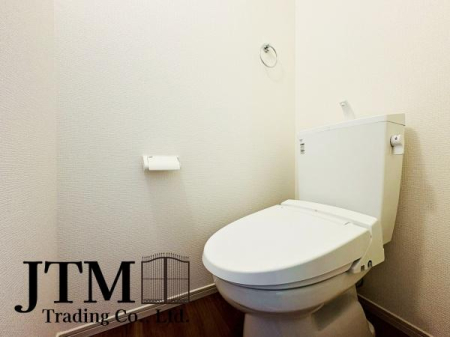 �g�C�� ���邢�g�C���́A���ꂾ���ŋC�����p�b�Ɩ��邭�Ȃ�܂������ꂽ�X�y�[�X�ł��A������������邾���ň��������Ȃ��Ȃ�A�S�n�悭�߂������ԂɁB
