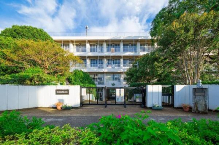 ���ӊ� �y���w�Z�z�K�u��s�����ԏ��w�Z�F281m