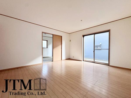 ���r���O �z������̗ǂ����r���O�́A���邭���������ɕ�܂ꂽ���S�n�̂�����Ԃł��B���R�Ȍ����������݁A�Ƒ��݂�Ȃ������b�N�X���ĉ߂�����ꏊ�ɂȂ�܂��B