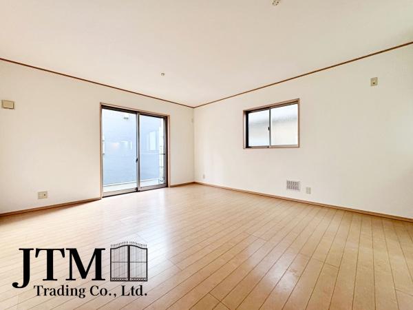 ���r���O -