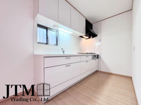 �L�b�`�� ����������ƕ�������S�n�悢�L�b�`���́A���邭���K�ɂ��������y���߂܂�����[���L�x�ŁA�������⒲�����Ȃǂ���������Еt���A�L�b�`���܂������ł������ɕۂĂ�̂��������|�C���g�ł���