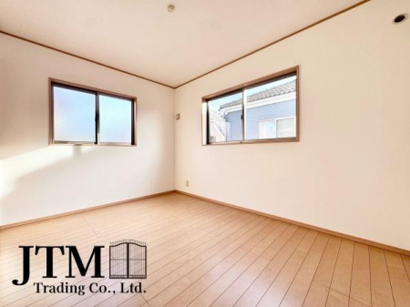 �Q�� �傫�ȑ�����̌����ӂ�閾�邢��ԁA������芰����e���̋�Ԃł���v���C�x�[�g�^�C�������D��ɉ��₩�Ɂc�B�������������͋C��a���܂���