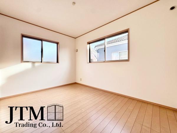 �Q�� �傫�ȑ�����̌����ӂ�閾�邢��ԁA������芰����e���̋�Ԃł���v���C�x�[�g�^�C�������D��ɉ��₩�Ɂc�B�������������͋C��a���܂���