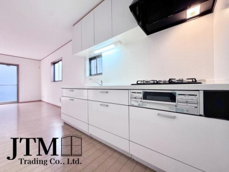 �L�b�`�� ���������薾�邳�ƒʕ��ǂ����ŉ��K�ɂ���������[���L�x�ŁA�ׁX�����������₩���΂钲�������X�b�L���Еt���L�b�`�������ł������ɕۂĂ܂���