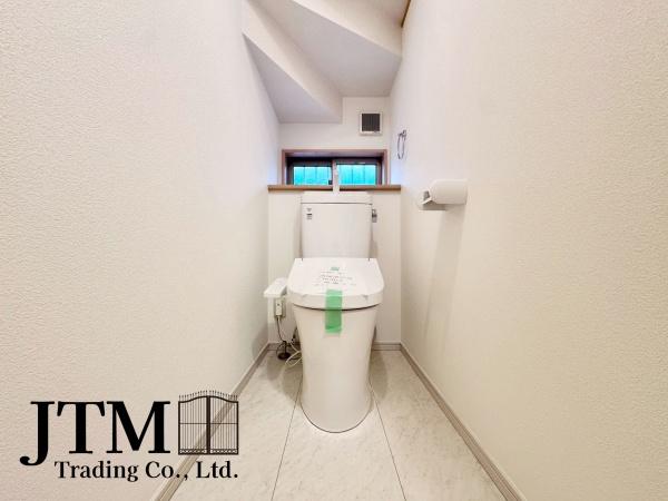 �g�C�� ���邢�g�C���́A���ꂾ���ŋC�����p�b�Ɩ��邭�Ȃ�܂������ꂽ�X�y�[�X�ł��A������������邾���ň��������Ȃ��Ȃ�A�S�n�悭�߂������ԂɁB
