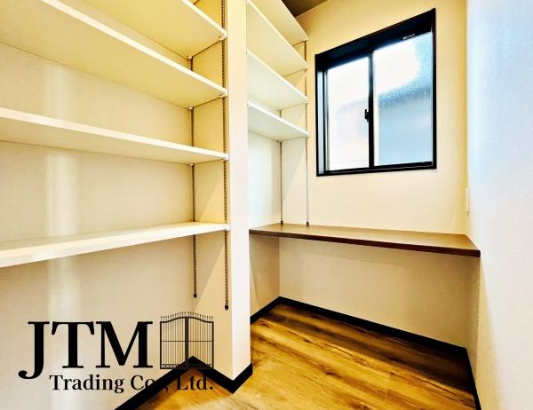 ���[ ���[�X�y�[�X�Ƃ��Ă����łȂ��A���ւ��̋�ԂƂ��Ă����p�ł���[�ˁB�W�����������Ԃ␮�����ڂ��X���[�Y�ɂł��A���ړI�Ɋ��􂷂�֗��ȃX�y�[�X�ł��B��炵�ɍ��킹�����R�Ȏg�������\�ł���