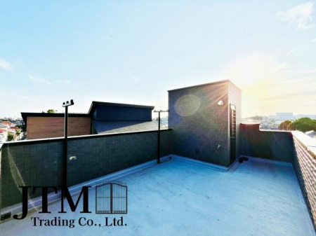 �Z�˂���̒��]�ʐ^ �J�����̂��钭�]�����͂ɂ͍����������Ȃ��A�󂪍L���J����������A�z�������傫���Ղ��邱�Ƃ�����܂���I�C�����̗ǂ������ʂ蔲����X���݂ł���