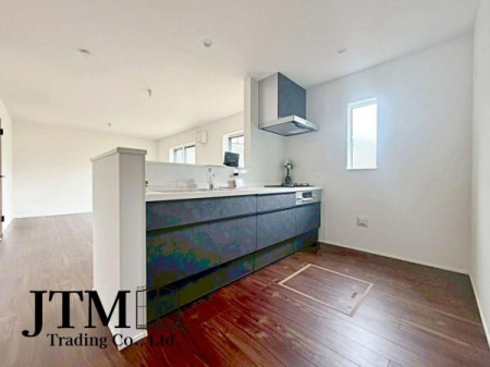 �L�b�`�� �������Ƒ��ƈꏏ�ɉ߂�����̂��ΖʃL�b�`���̖��́I�����̏o������b���Ȃ���ꏏ�ɂ��������y���ގ��Ԃ́A���R�ƏΊ炪���A�Ƒ����J��[�߂��؂ȂЂƂƂ��B�����̂������^�C������炵��L���ɍʂ�܂���