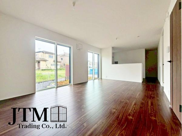 ���r���O �Ƒ������R�ƏW�܂�Ί�Ɖ�b���₦�Ȃ����r���O�́A���������Ȍ����������݁A�������Ƃ����L���Ƌ��S�n�̗ǂ������˔����Ă��܂��B