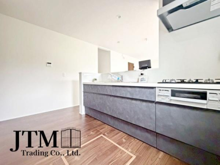 �L�b�`�� �ΖʃL�b�`���ł́A���q�l���V�Ԏp�������Ȃ��炨�������\�ł��I�ڂƖڂ������A���q�l�����S���ă��r���O�ŗV�񂾂�A�h��₨�׋���������ł��܂��ˁ􂲉Ƒ��l�^�C�������y���݂܂��傤��