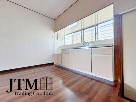 �L�b�`�� ���������薾�邳�ƒʕ��ǂ����ŉ��K�ɂ���������[���L�x�ŁA�ׁX�����������₩���΂钲�������X�b�L���Еt���L�b�`�������ł������ɕۂĂ܂���