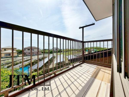 �o���R�j�[ �C��g�߂Ɋ����Ȃ���A�V�C�̗ǂ����ɂ͗Y��ȕx�m�R��]���ґ�ȃ��P�[�V�����B�J�������ӂ��o���R�j�[�ŁA���͑u�₩�ȋ�C�A�[���ɂ͔������i�F���y���߂�A�S�����������ʂȂЂƂƂ������o���܂��B