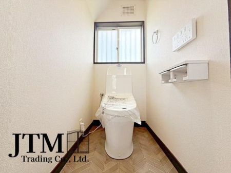 �g�C�� ��C�̊��C�Ƒ�����̌��̖��邳�ɔz�������������̂���g�C�����������̍D���ȃA���}��F���܂�u���ė���������Ԃ����o�A��l�ɂȂ���Ԃł�����A�����b�N�X�������ł��ˁ�