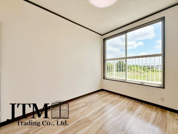 �q������ ���ʂ̂Ȃ��݌v�ƁA�v�Z���ꂽ�F�g���B���D���ȉƋ��A�[�g������ɂȂ�悤�ȁA�V���v���Ő�������Ԃł��B�u�����̍D����������Ɖf����I�v����ȕ�����T���Ă������ɂ����͂������ꎺ�ł���