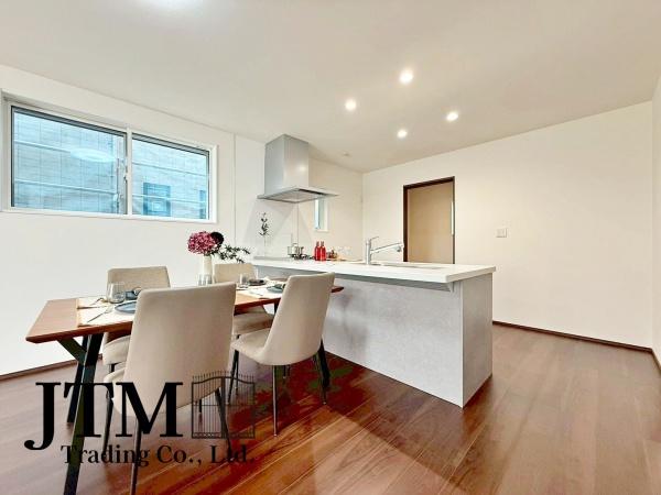 ���r���O �L���ɉ����A�����炽���Ղ��������̂ŁA��������邭�ċC�����̂������r���O�Ɏd�オ��܂��B��Ԃɗ]�T�����邾���łȂ��A�����́h���h�������Ă���܂��B�����̎��Ԃ���������ґ�ɂȂ�܂����