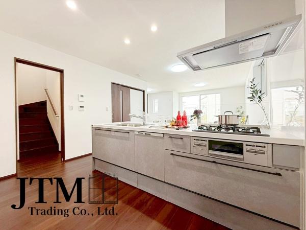 �L�b�`�� �ΖʃL�b�`���ł́A���q�l���V�Ԏp�������Ȃ��炨�������\�ł��I�ڂƖڂ������A���q�l�����S���ă��r���O�ŗV�񂾂�A�h��₨�׋���������ł��܂��ˁ􂲉Ƒ��l�^�C�������y���݂܂��傤��