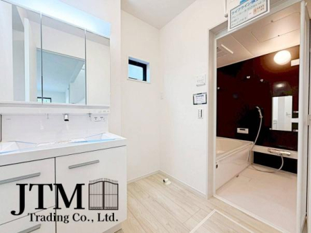 ���ʑ�E���ʏ� �V���v���ȋ��t�����ʑ�́A�g���₷�����d���I���[���\���Ɋm�ۂ���Ă���A���ʎ���̏����≻�ϕi�𐮗����₷���A�����̐g�x�x���X���[�Y�ɍs���܂���V���v���Ȃ�������K�Ȏg���S�n�����͂̐��ʑ�ł���