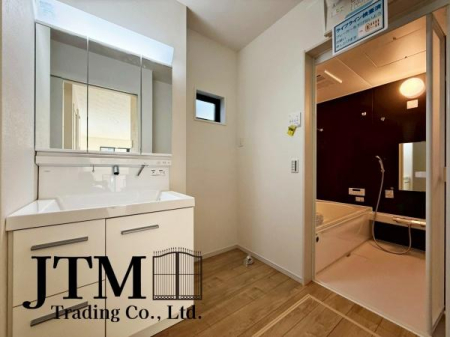 ���ʑ�E���ʏ� �V���v���ȋ��t�����ʑ�́A�g���₷�����d���I���[���\���Ɋm�ۂ���Ă���A���ʎ���̏����≻�ϕi�𐮗����₷���A�����̐g�x�x���X���[�Y�ɍs���܂���V���v���Ȃ�������K�Ȏg���S�n�����͂̐��ʑ�ł���