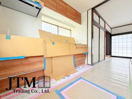 �L�b�`�� ���������薾�邳�ƒʕ��ǂ����ŉ��K�ɂ���������[���L�x�ŁA�ׁX�����������₩���΂钲�������X�b�L���Еt���L�b�`�������ł������ɕۂĂ܂���