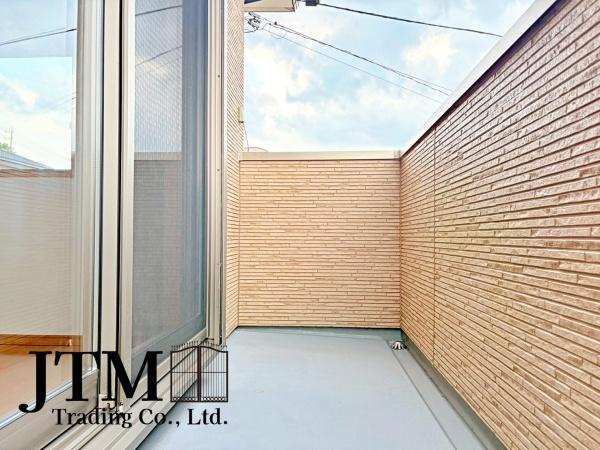 �o���R�j�[ �������������͋C�̏Z��X�ł������͂ɂ͍������������Ȃ��󂪍L���������J���������Ղ聝�z�����肪�Ղ���S�z���Ȃ��A�����ʂ��Ė��邭���K�ɉ߂����܂��B�C�����̗ǂ���������������S�n�悢�X���݂ł���