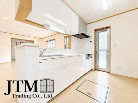 �L�b�`�� �������Ƒ��ƈꏏ�ɉ߂�����̂��ΖʃL�b�`���̖��́I�����̏o������b���Ȃ���ꏏ�ɂ��������y���ގ��Ԃ́A���R�ƏΊ炪���A�Ƒ����J��[�߂��؂ȂЂƂƂ��B�����̂������^�C������炵��L���ɍʂ�܂���