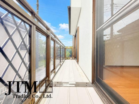 �o���R�j�[ �������������͋C�̏Z��X�ł������͂ɂ͍������������Ȃ��󂪍L���������J���������Ղ聝�z�����肪�Ղ���S�z���Ȃ��A�����ʂ��Ė��邭���K�ɉ߂����܂��B