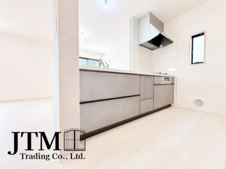 �L�b�`�� �������Ƒ��ƈꏏ�ɉ߂�����̂��ΖʃL�b�`���̖��́I�����̏o������b���Ȃ���ꏏ�ɂ��������y���ގ��Ԃ́A���R�ƏΊ炪���A�Ƒ����J��[�߂��؂ȂЂƂƂ��B�����̂������^�C������炵��L���ɍʂ�܂���