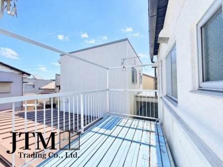 �o���R�j�[ �������������͋C�̏Z��X�ł������͂ɂ͍������������Ȃ��󂪍L���������J���������Ղ聝�z�����肪�Ղ���S�z���Ȃ��A�����ʂ��Ė��邭���K�ɉ߂����܂��B�C�����̗ǂ���������������S�n�悢�X���݂ł���