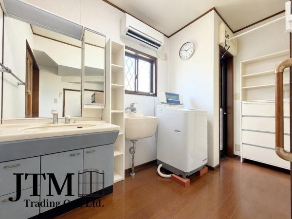 ���ʑ�E���ʏ� �����t���̕��ʂ��̗ǂ����ʎ��͊��C�����₷�������Ȋ���ۂ��₷���̂����́������̐g�x�x�����K�ɂł���֗��ȋ�Ԃł��B
��CG�������s���Ă��邽�߁A����ƈقȂ�ꍇ���������܂��B