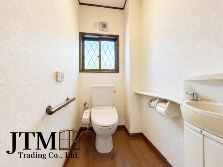 �g�C�� �g�C����1�K��2�K�̗����Ɋ����I���q���ɂ��C���˂Ȃ��g���������ł��ĕ֗��ł��􍬂ݍ������ƂȂ��X���[�Y�Ɏg����̂��������|�C���g�ł���
��CG�������s���Ă��邽�߁A����ƈقȂ�ꍇ���������܂��B